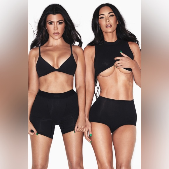 SKIMS Black Fits Everybody Triangle Bralette - Picture 11 of 16